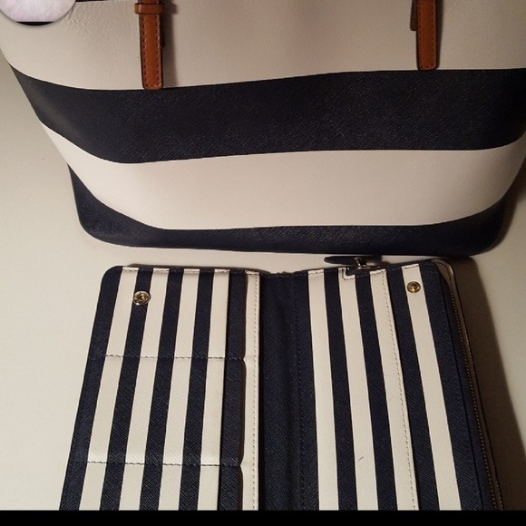 MICHAEL KORS NAVY AND WHITE SET - Picture 2 of 6